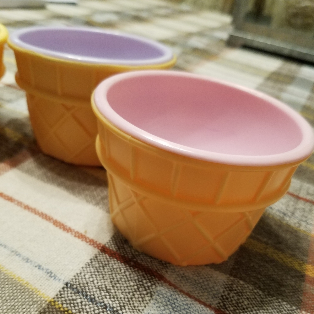 VINTAGE SMALL ICE CREAM (CONE) BOWLS *6